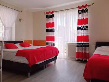 Фото номера Трехместный номер с балконом Отели типа «постель и завтрак» Solar Bed &amp; Breakfast г. Карвия 2