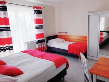 Фото номера Трехместный номер с балконом Отели типа «постель и завтрак» Solar Bed &amp; Breakfast г. Карвия 3